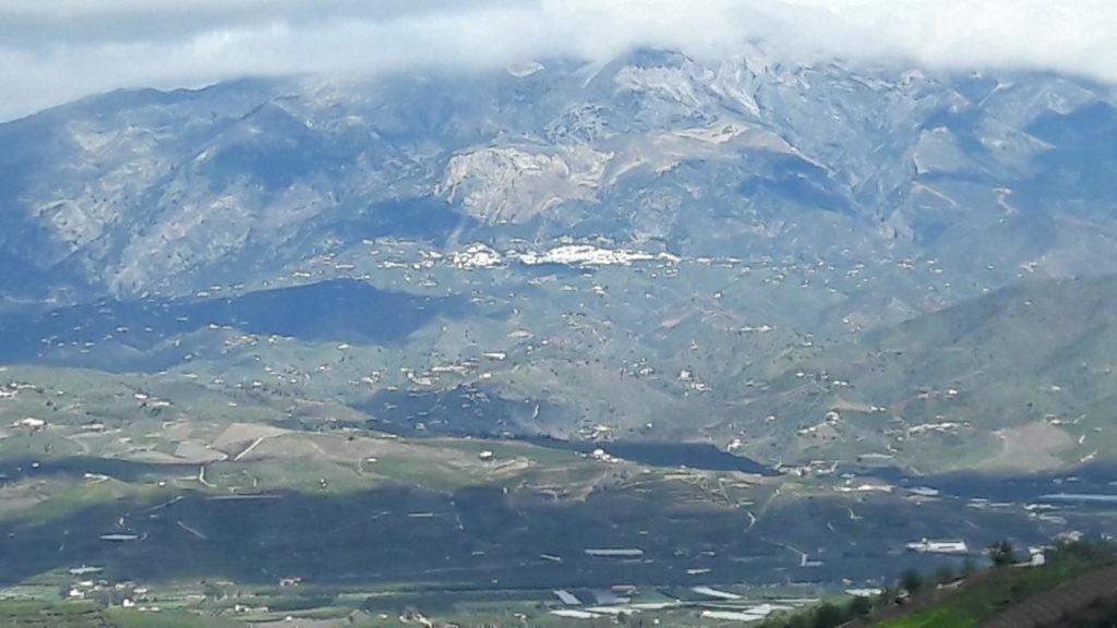 Sierra Tejeda desde el Mirador Loma de Barcos en Iznate, Málaga