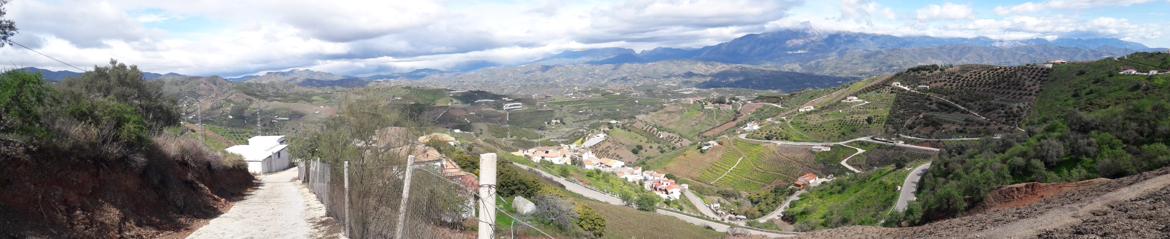 Sendero en el Mirador Loma de Barcos en Iznate, Málaga
