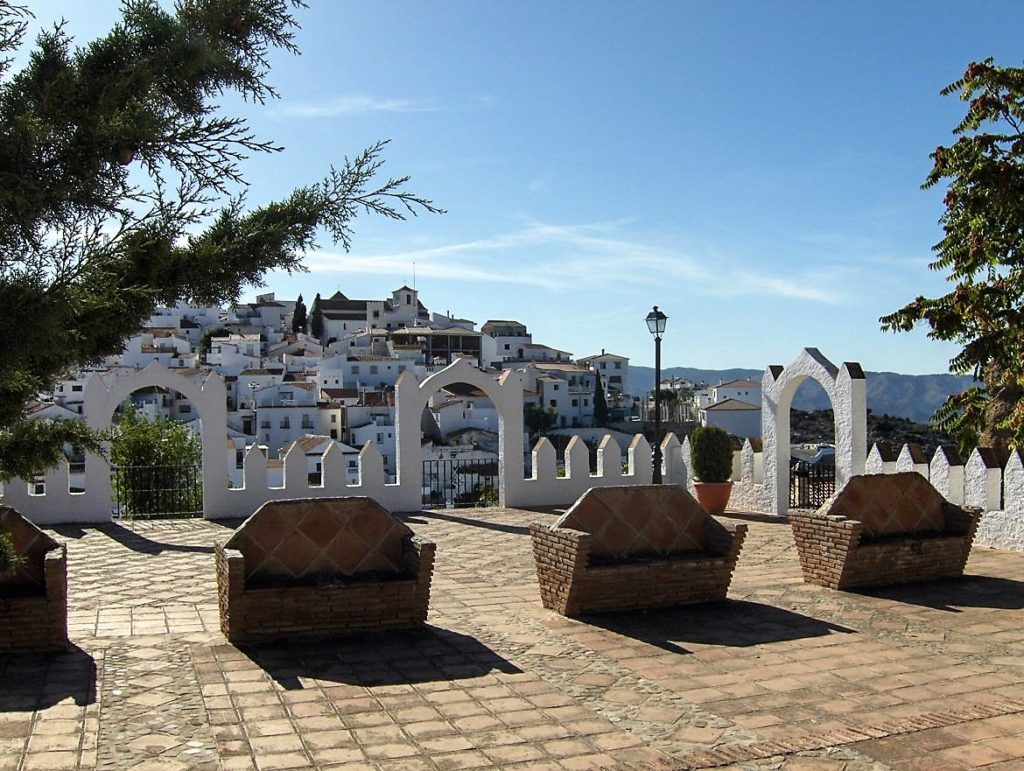 Comares, balcón de la Axarquía en Málaga